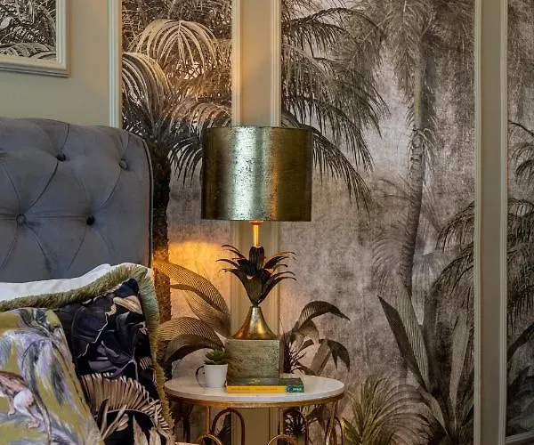 Nyaraló Holt - Bagheera's Den *