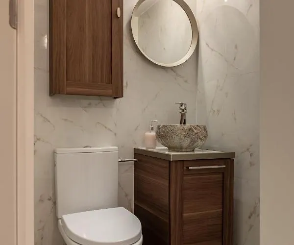 Holt - Bagheera's Den *