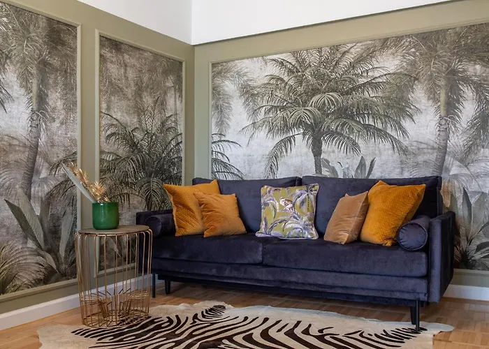 Holt - Bagheera's Den