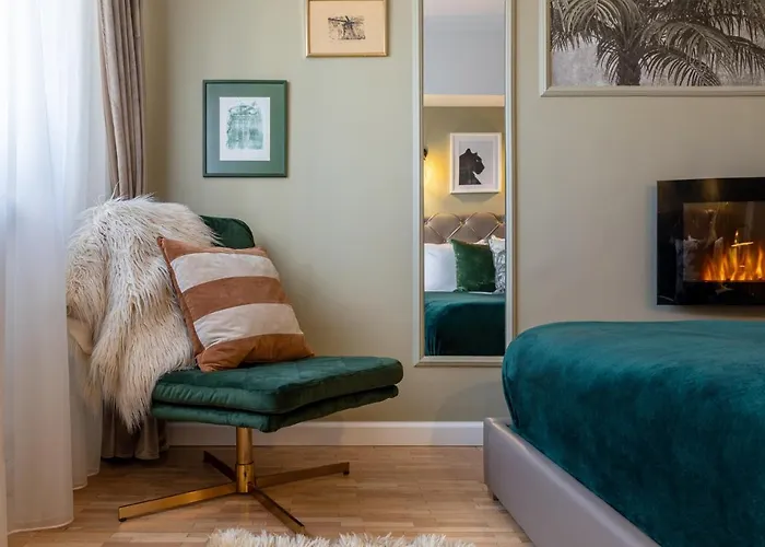 Nyaraló Holt - Bagheera's Den *