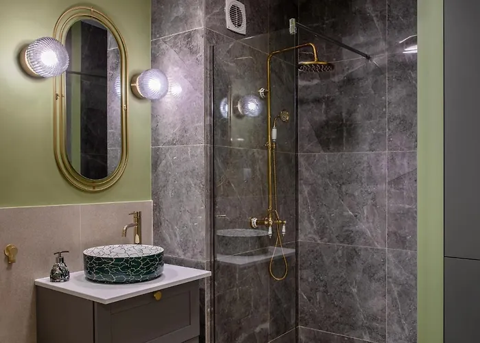 Holt - Bagheera's Den Nyaraló Bukarest