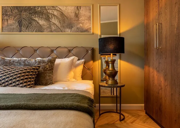 Holt - Bagheera's Den Nyaraló Bukarest