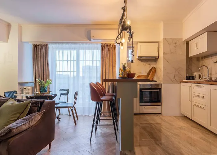 Holt - Bagheera's Den Nyaraló