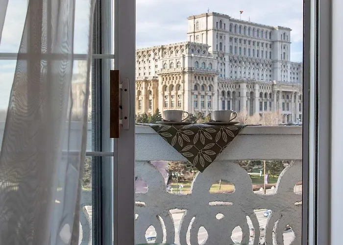 Holt - Bagheera's Den Bukarest