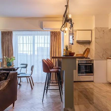 Holt - Bagheera's Den *