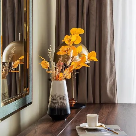 Holt - Bagheera's Den * Bucharest