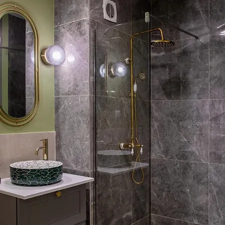 Holt - Bagheera's Den Ferienhaus Bukarest