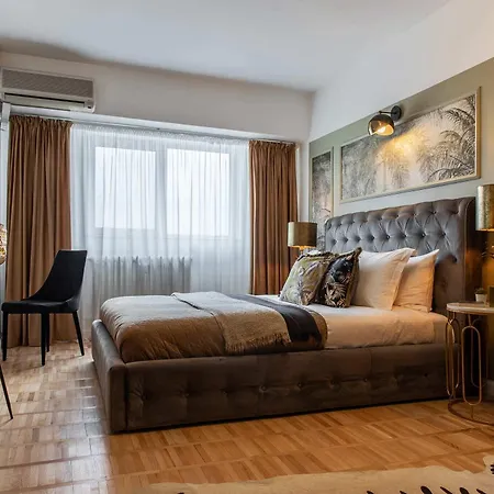 Holt - Bagheera's Den Ferienhaus Bukarest