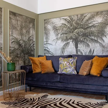 Holt - Bagheera's Den *