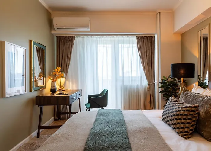 Holt - Bagheera's Den Bukarest