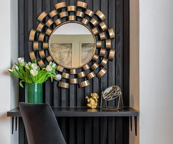 Holt - Bagheera's Den