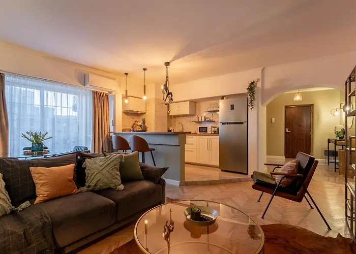 Holt - Bagheera's Den