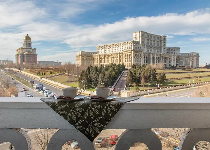 Holt - Bagheera's Den